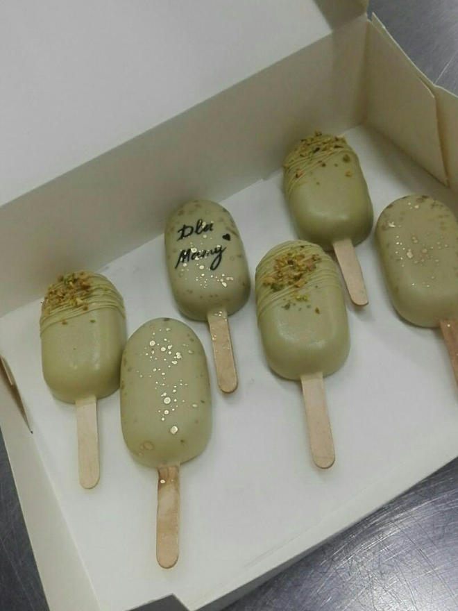 lody z masy marcepanowej, wykonane przez stażystkę
